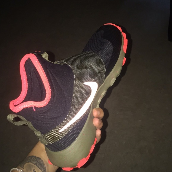 Nike’s - Picture 4 of 4